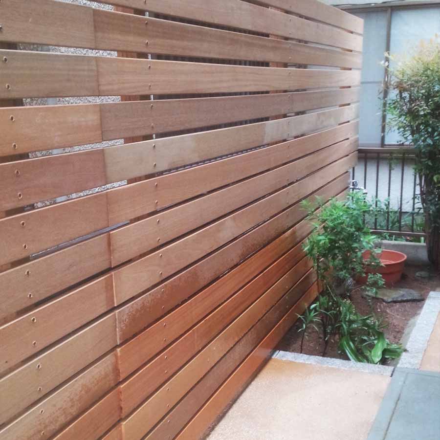 ウッドフェンスと真砂土